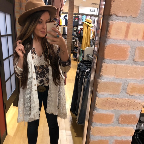 Meet your Posher, Sierra - Picture 4 of 4